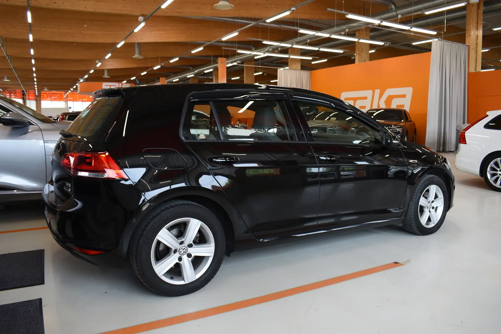 Car Image - 4ga8Bj7My1T8bfjv20IA2F