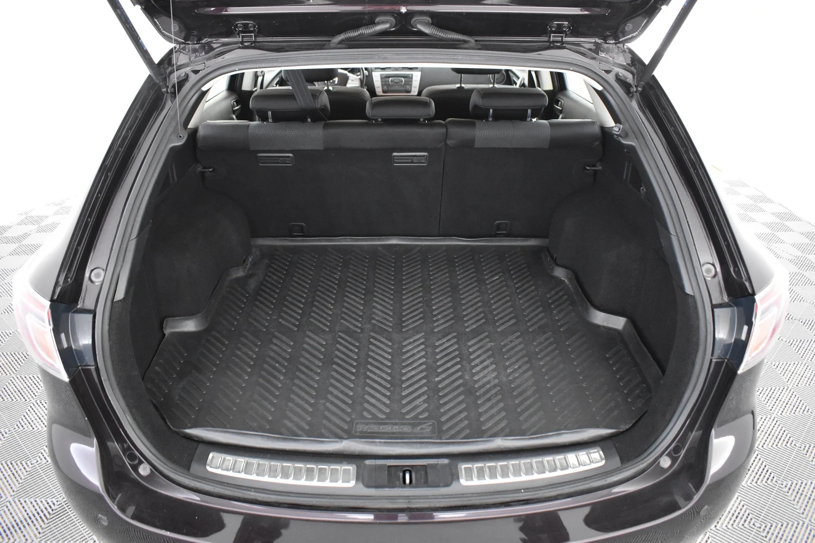 Car Image - 1ef6qFJLyzXACeSEnYNa1O