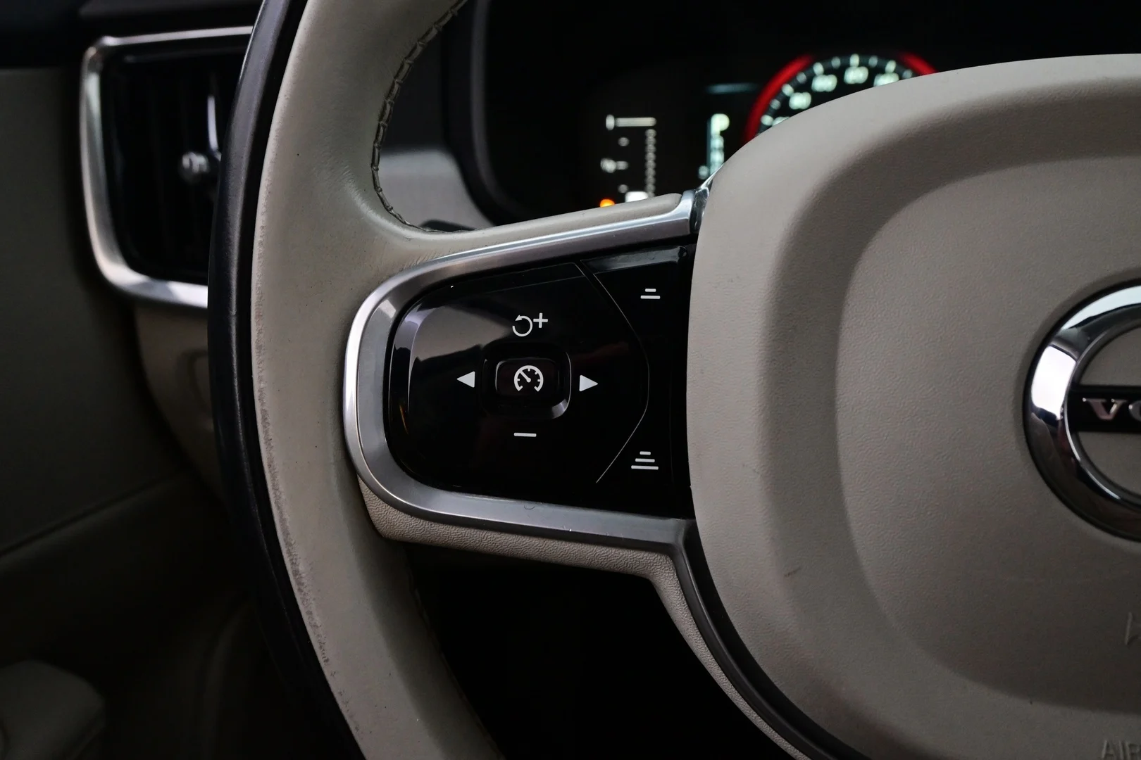 Car Image - 3cPERutxPk0AbpYrNiKtOx