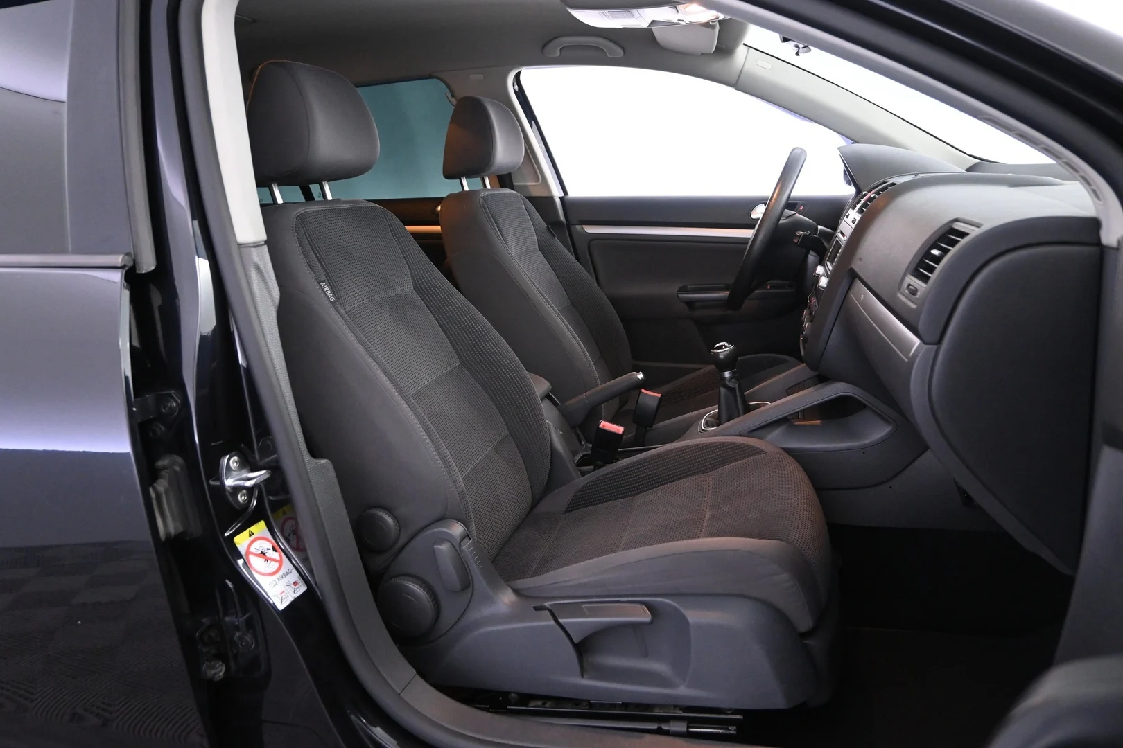 Car Image - iBewmbuWELdOikXTyJPPW