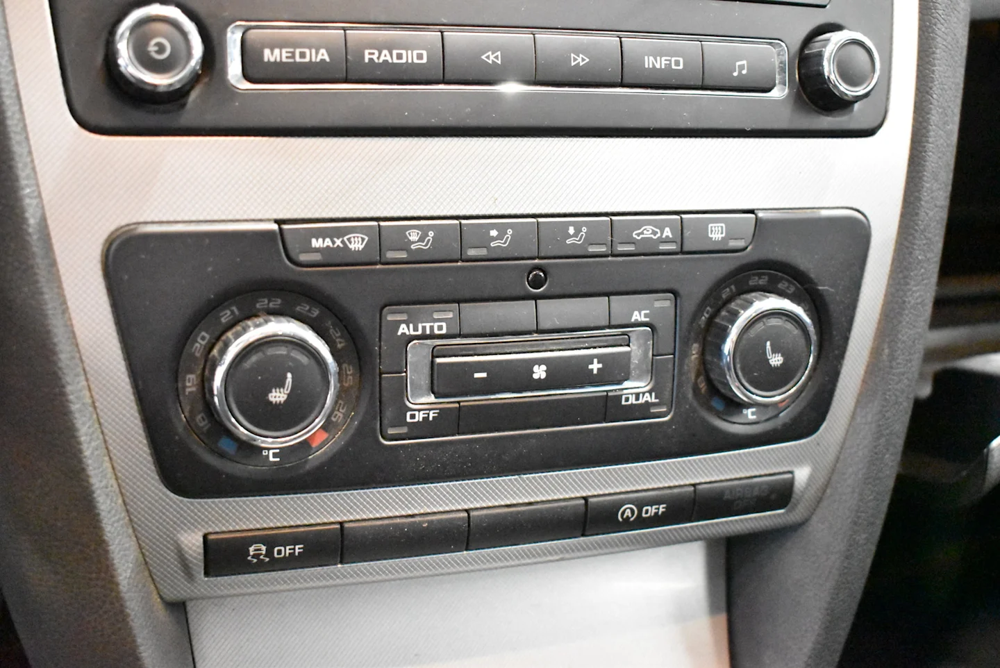 Car Image - 1T8d6NNLag55KUeuuvbaVv