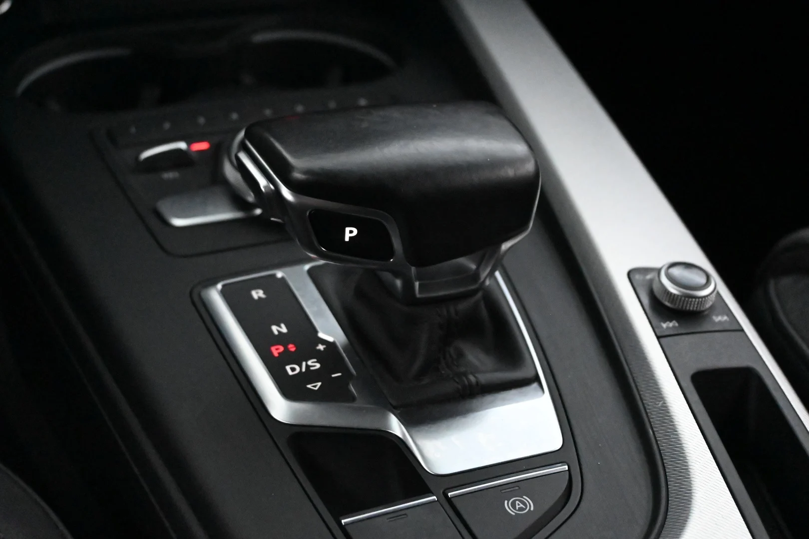 Car Image - 1YOdjLYm40KUFnFl4Q8UJx