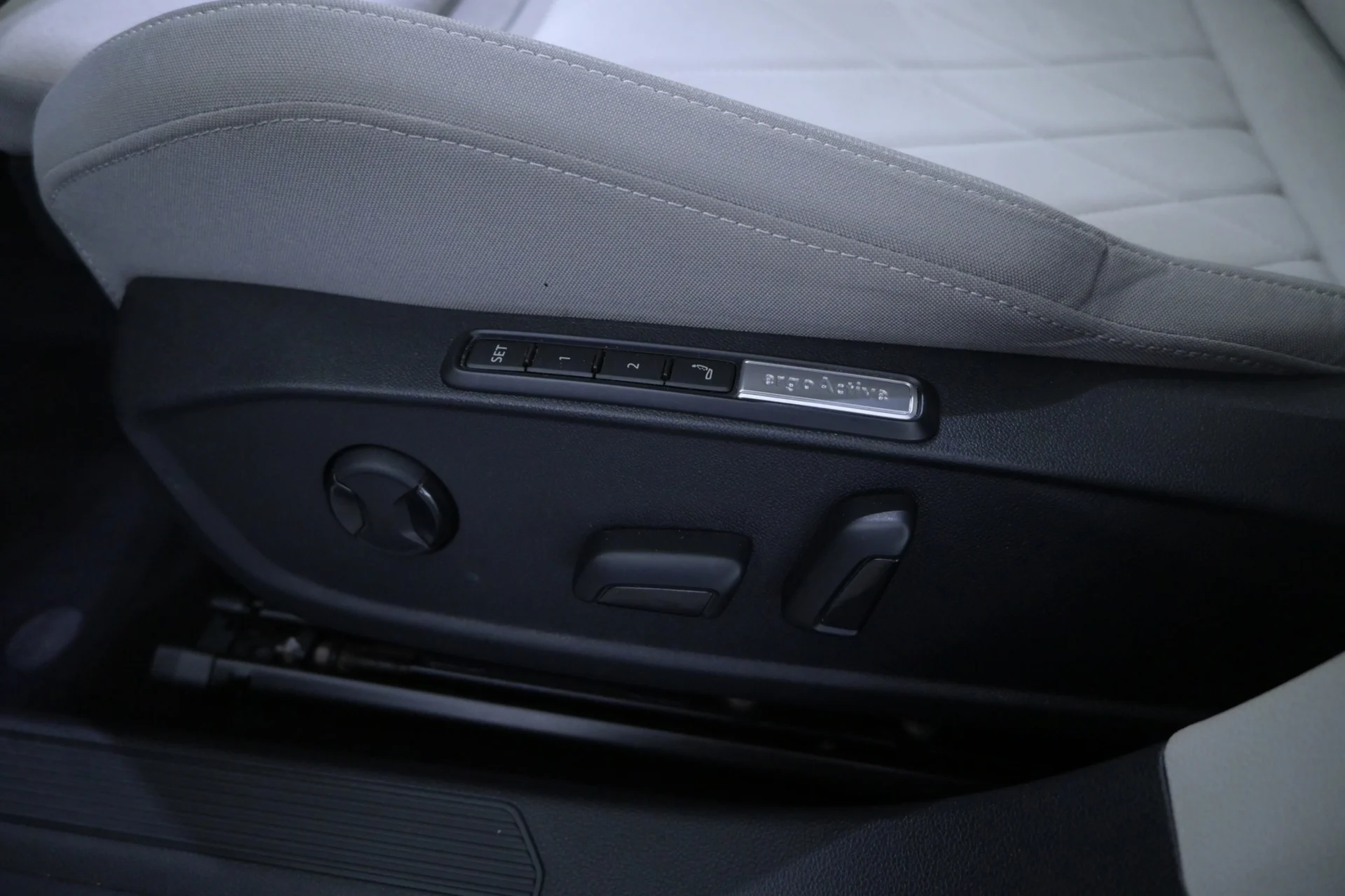 Car Image - 16uVDu3JnCeMyEd1AKSDve