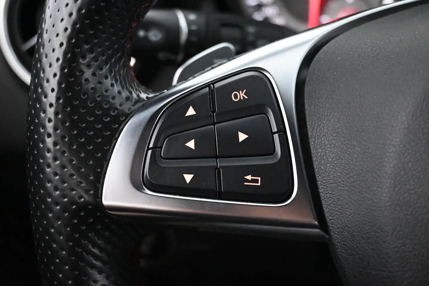 Car Image - 2uBU0KIcKFXFwSIt7KT4S6