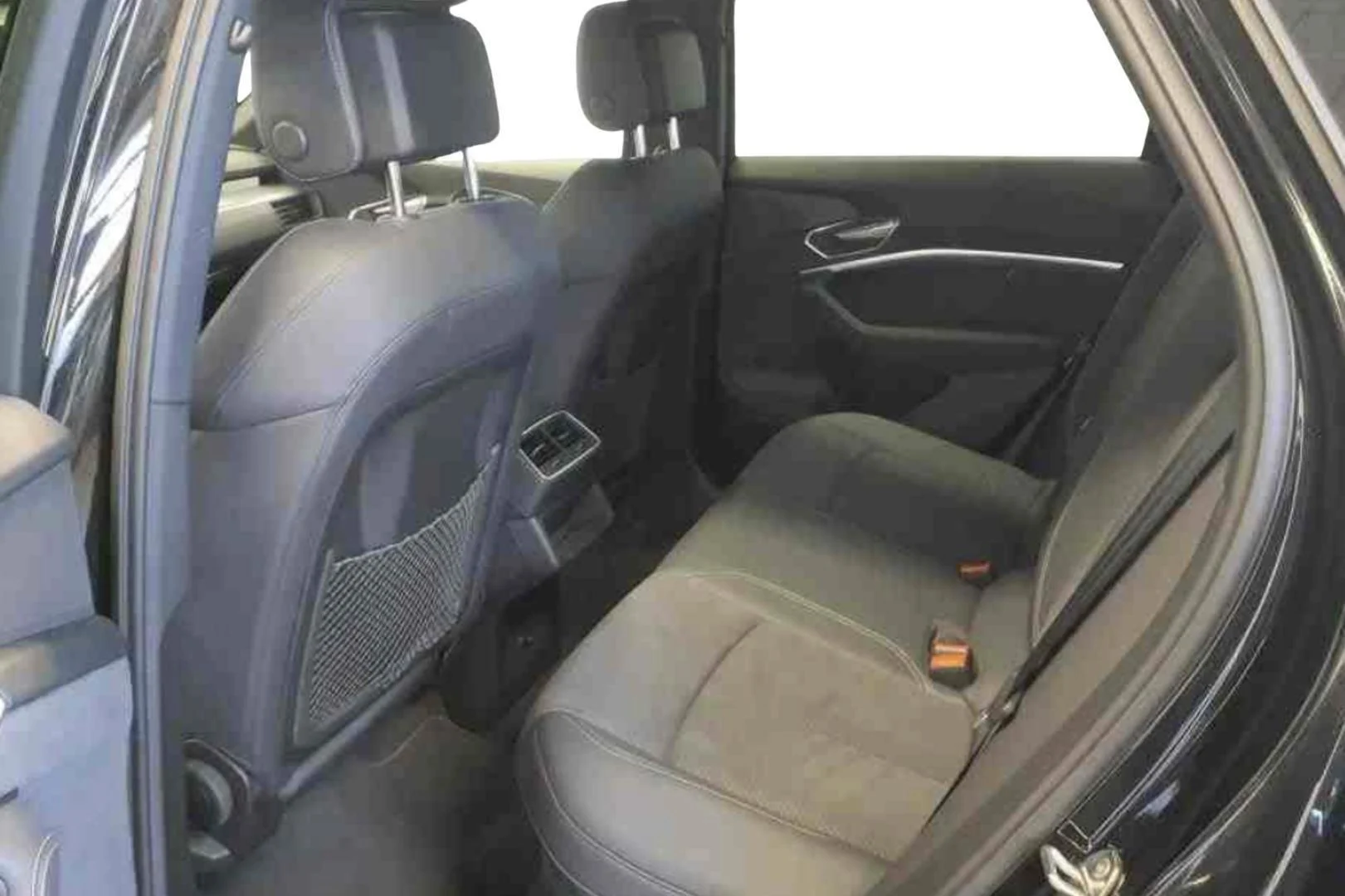 Car Image - 1QVKIsX8owAXS6NmU3JlZS