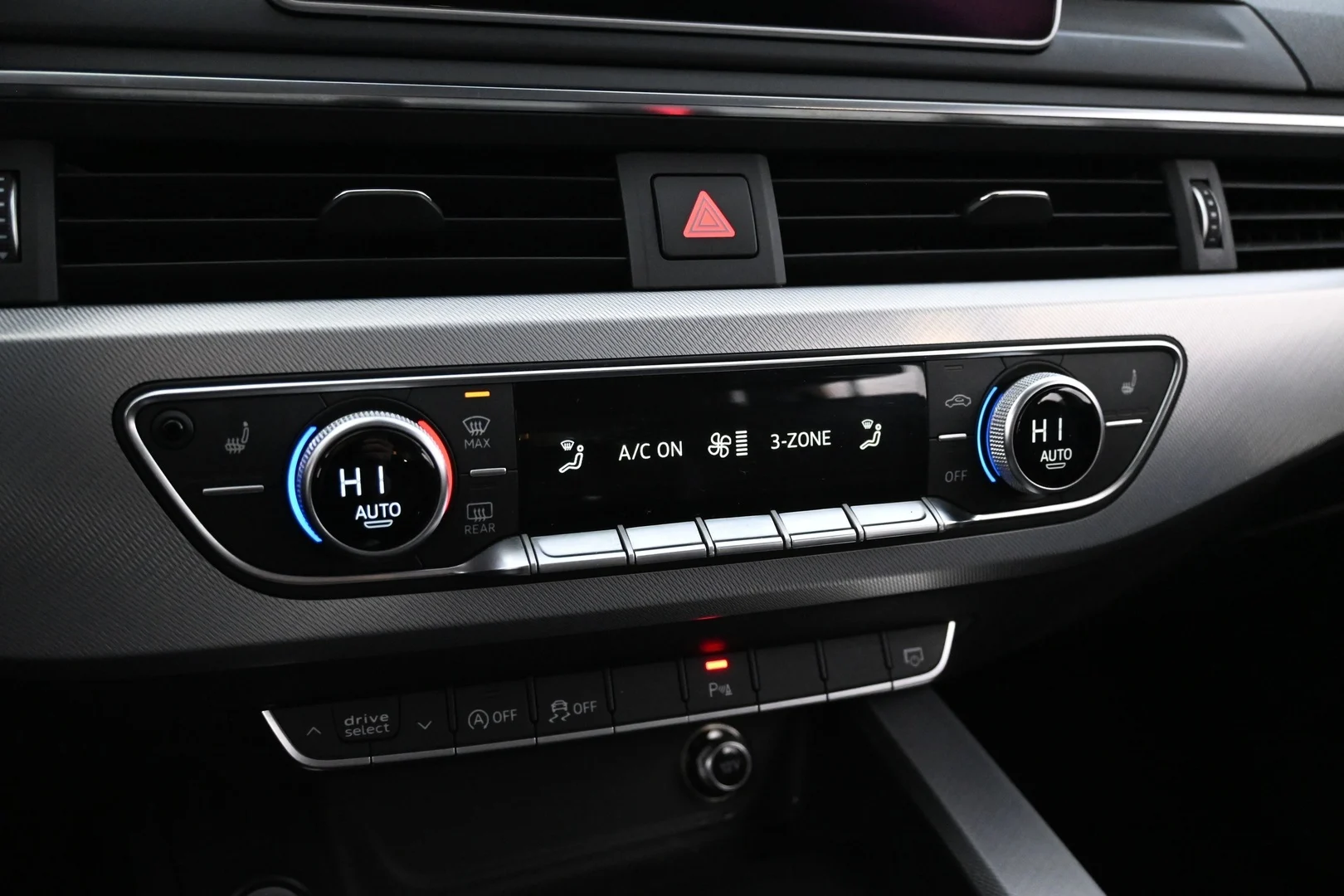 Car Image - 1YOdjLYm40KUFnFl4Q8UJx