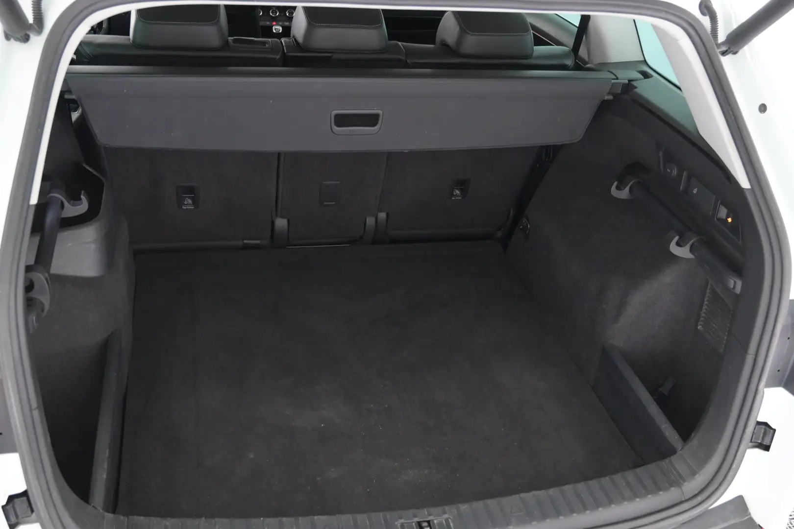 Car Image - 6VAlMILiVP9J8KbHu6L2pJ
