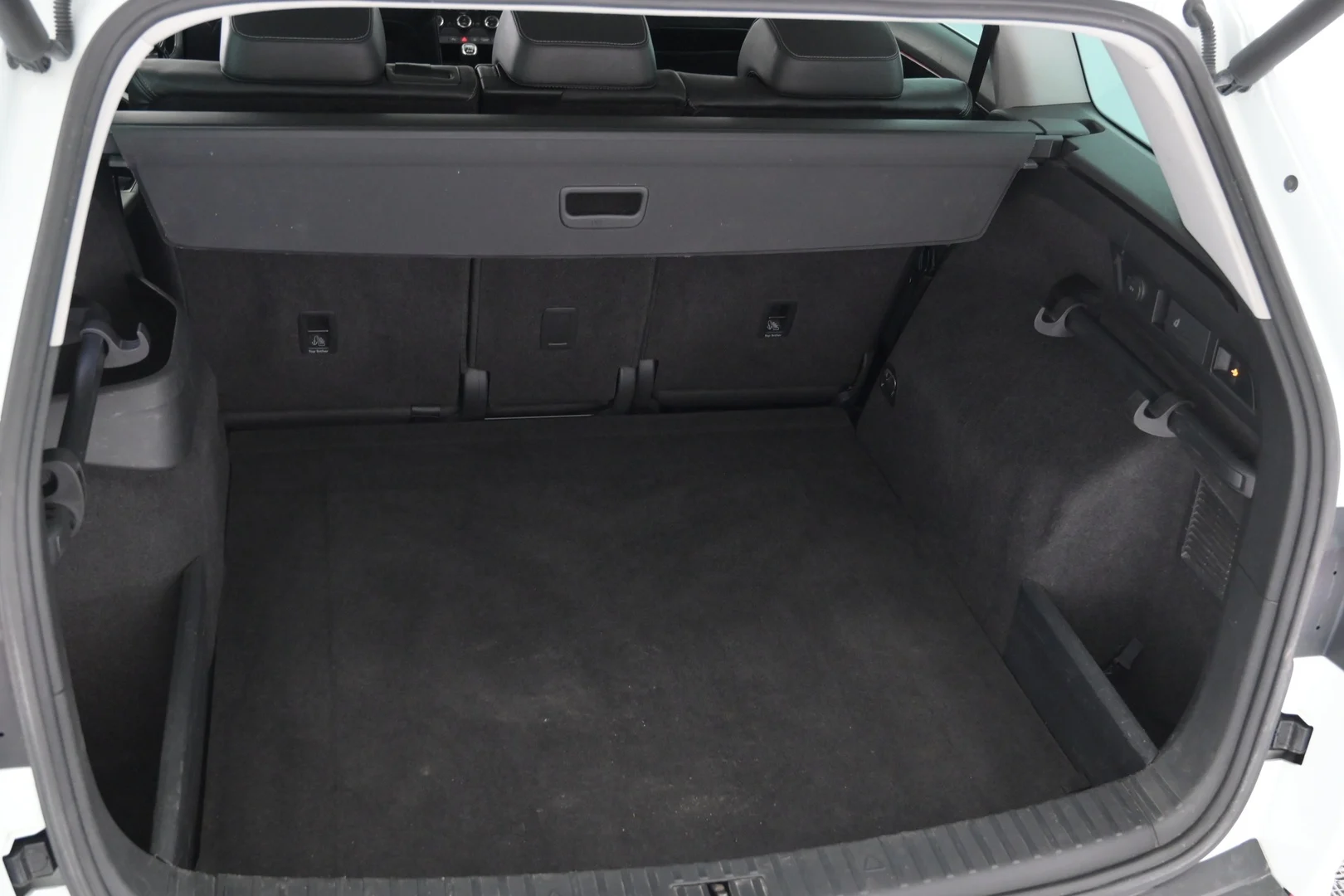 Car Image - 6VAlMILiVP9J8KbHu6L2pJ