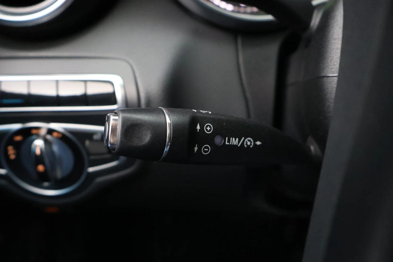 Car Image - 29nzVooUGKDbTblcuuT53w