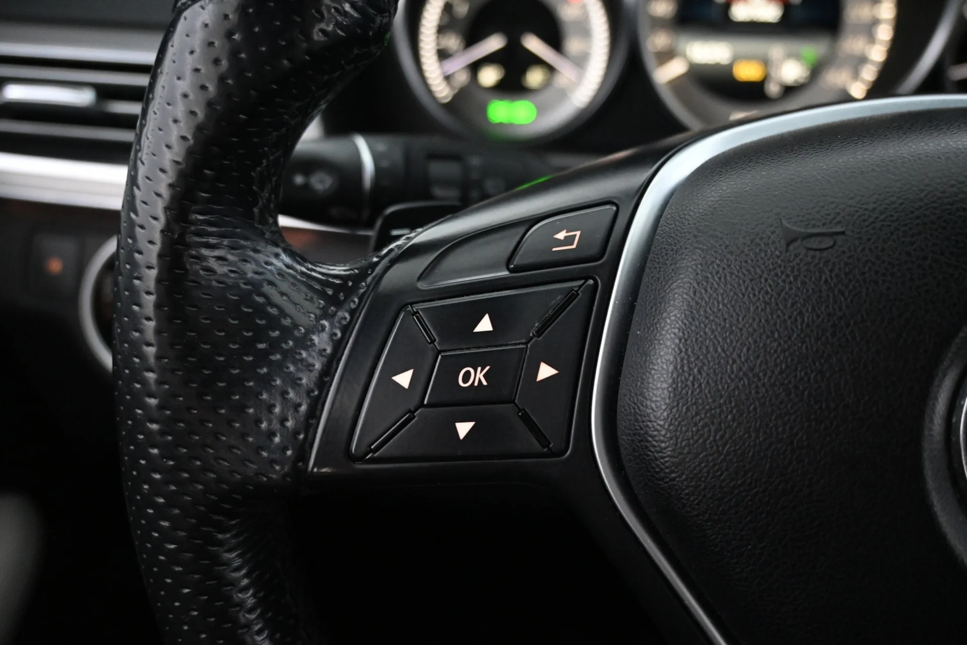 Car Image - 7fiaxOu3z0G1QMSdkim1NO