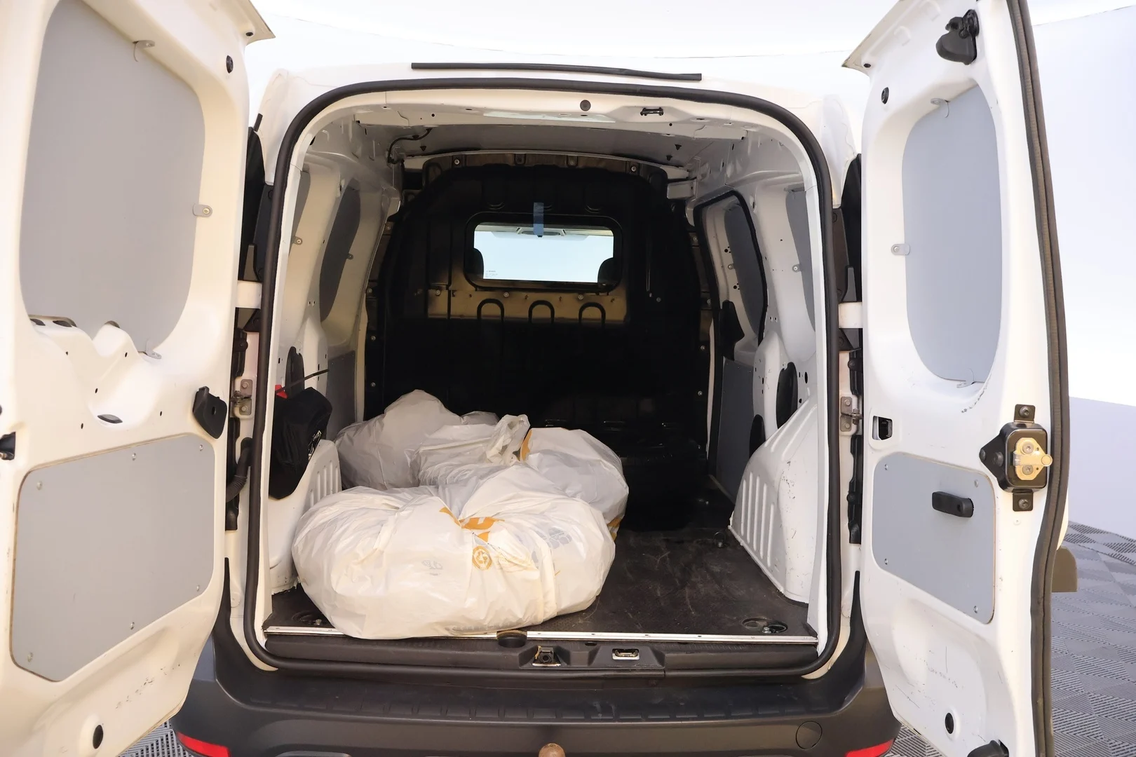 Car Image - 1dQFarOAl0xMQTUEC0YlVX