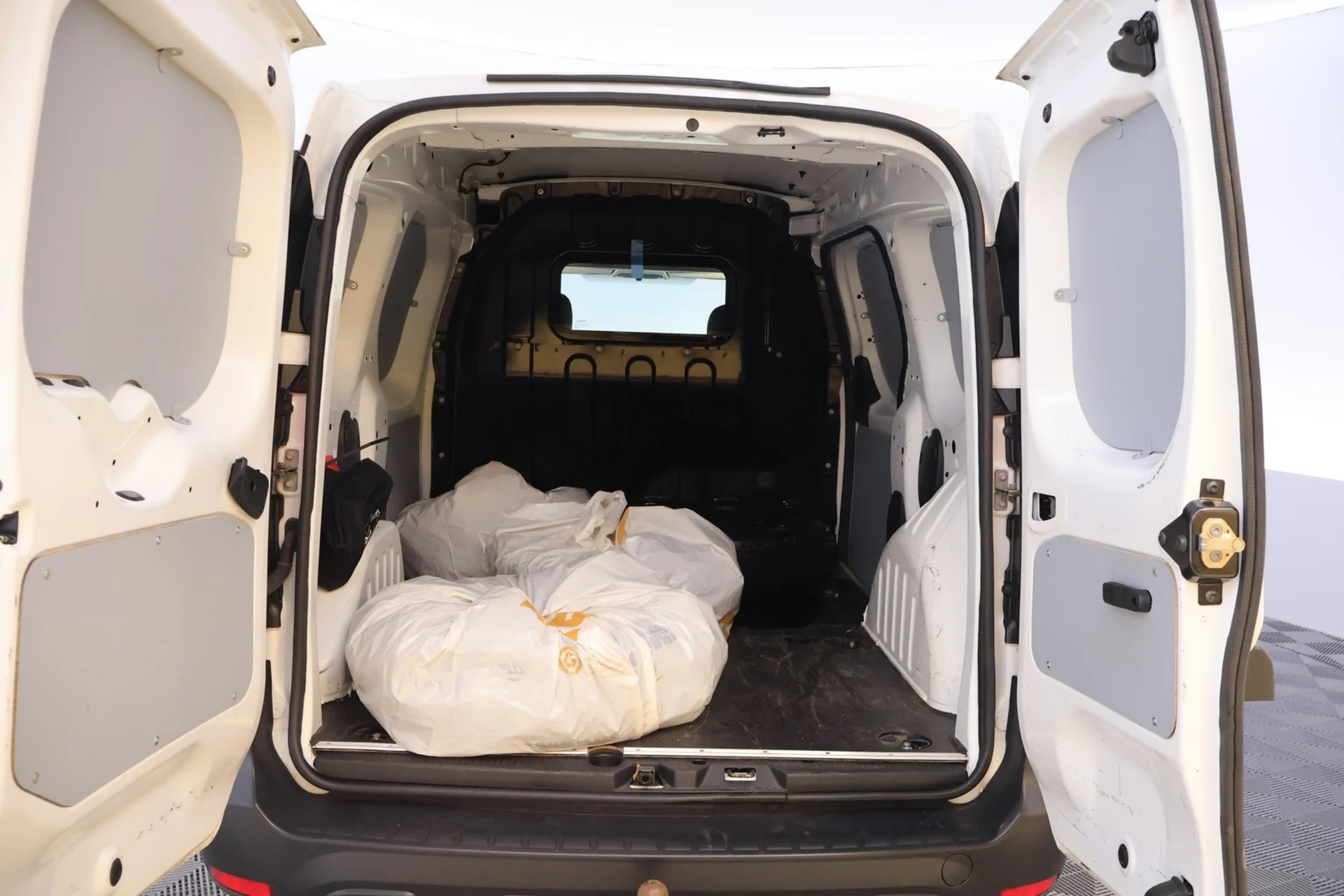 Car Image - 1dQFarOAl0xMQTUEC0YlVX