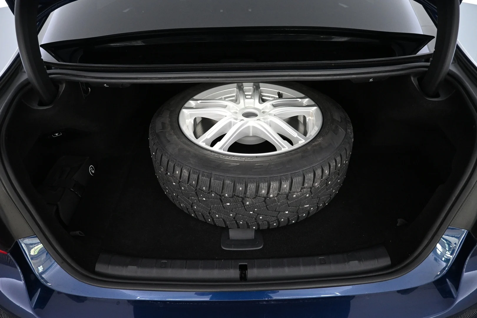 Car Image - 4AztoXtBgUsQMnThZZD6v4