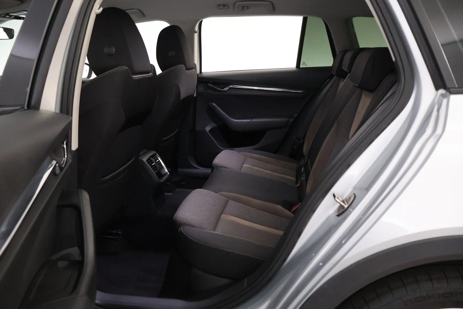Car Image - 19HDFBrj9eC9xXVaMcmOKR