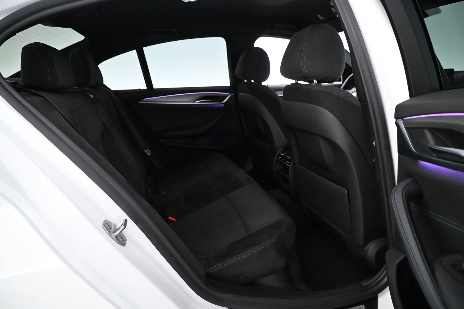 Car Image - 6lMkGlW8FWNLtnmjruAW0H