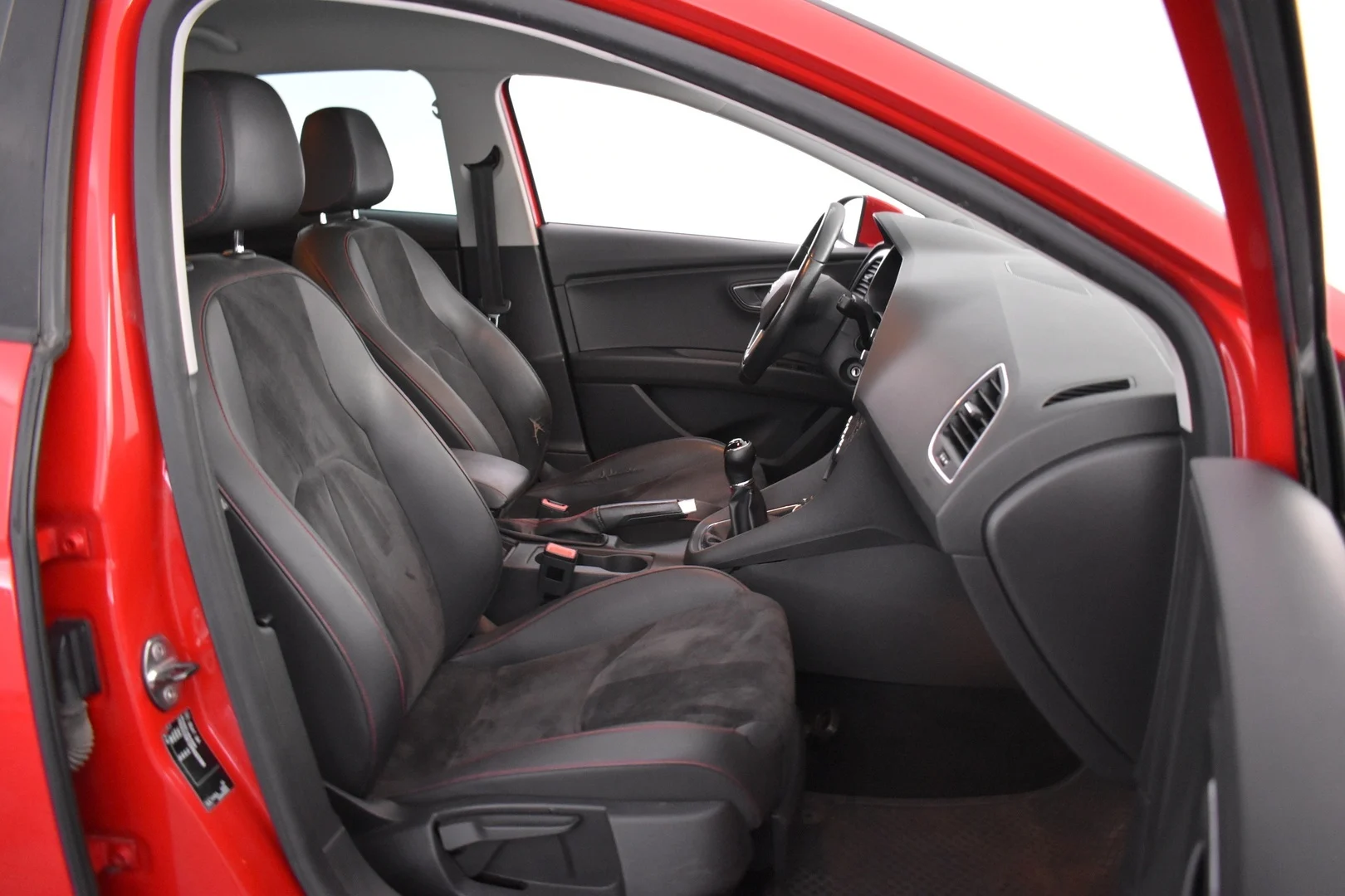Car Image - 2QsvuJuP4SoNWGf5zCbkms