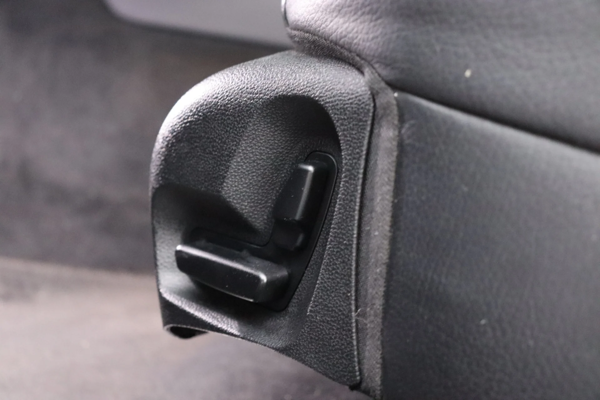 Car Image - 2K2PFJF0axmdAznzsYCeh0
