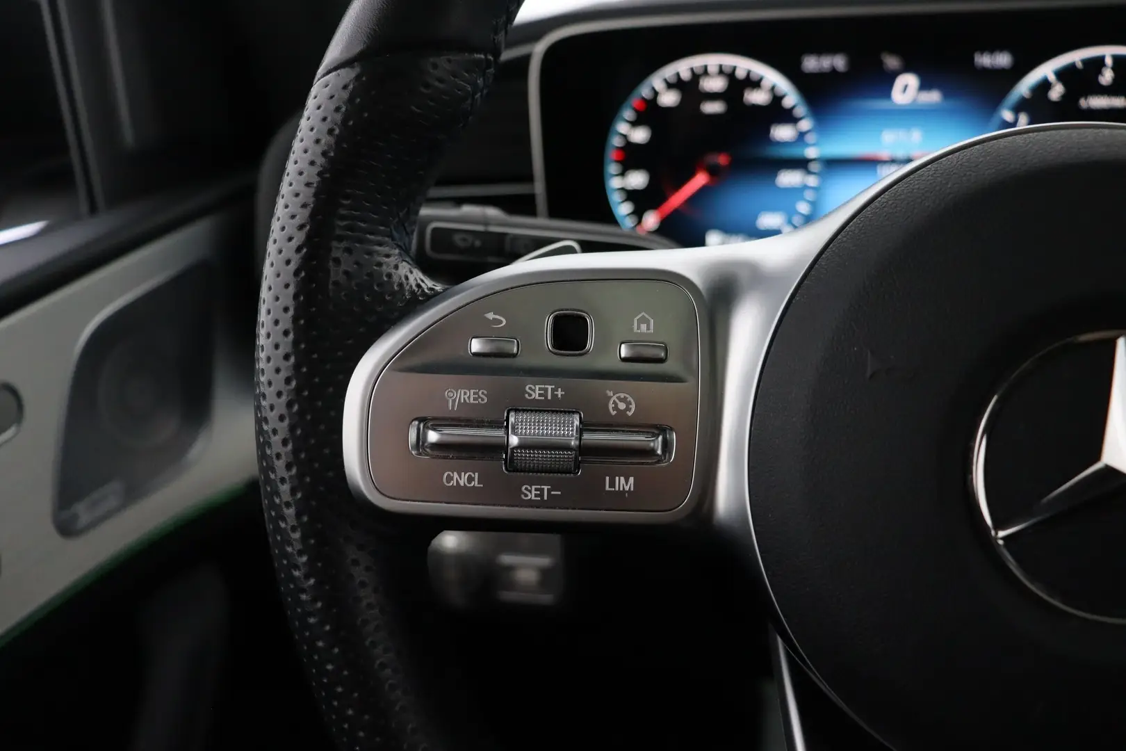 Car Image - 2NsUQdo8wbBNBdrLOJs6vq