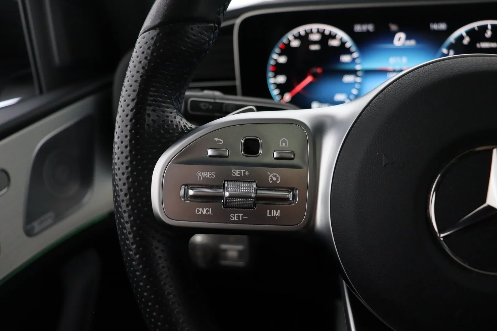 Car Image - 2NsUQdo8wbBNBdrLOJs6vq