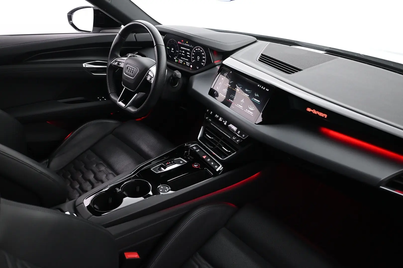 Car Image - 1dnZDa7Gf26mg8YeYR7d3u