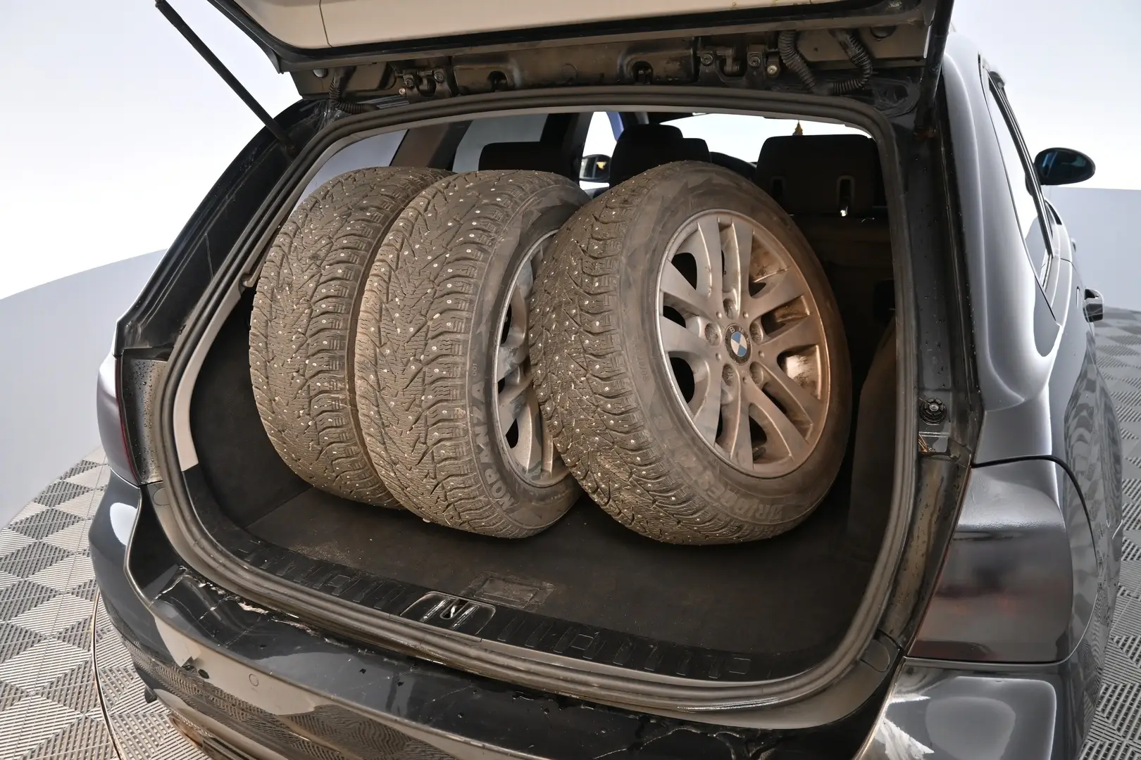 Car Image - 2wJncvDVQa2poMAsxPS73d