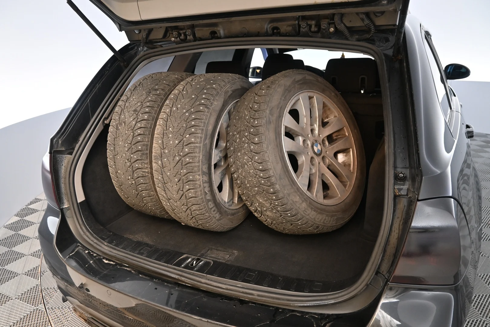 Car Image - 2wJncvDVQa2poMAsxPS73d