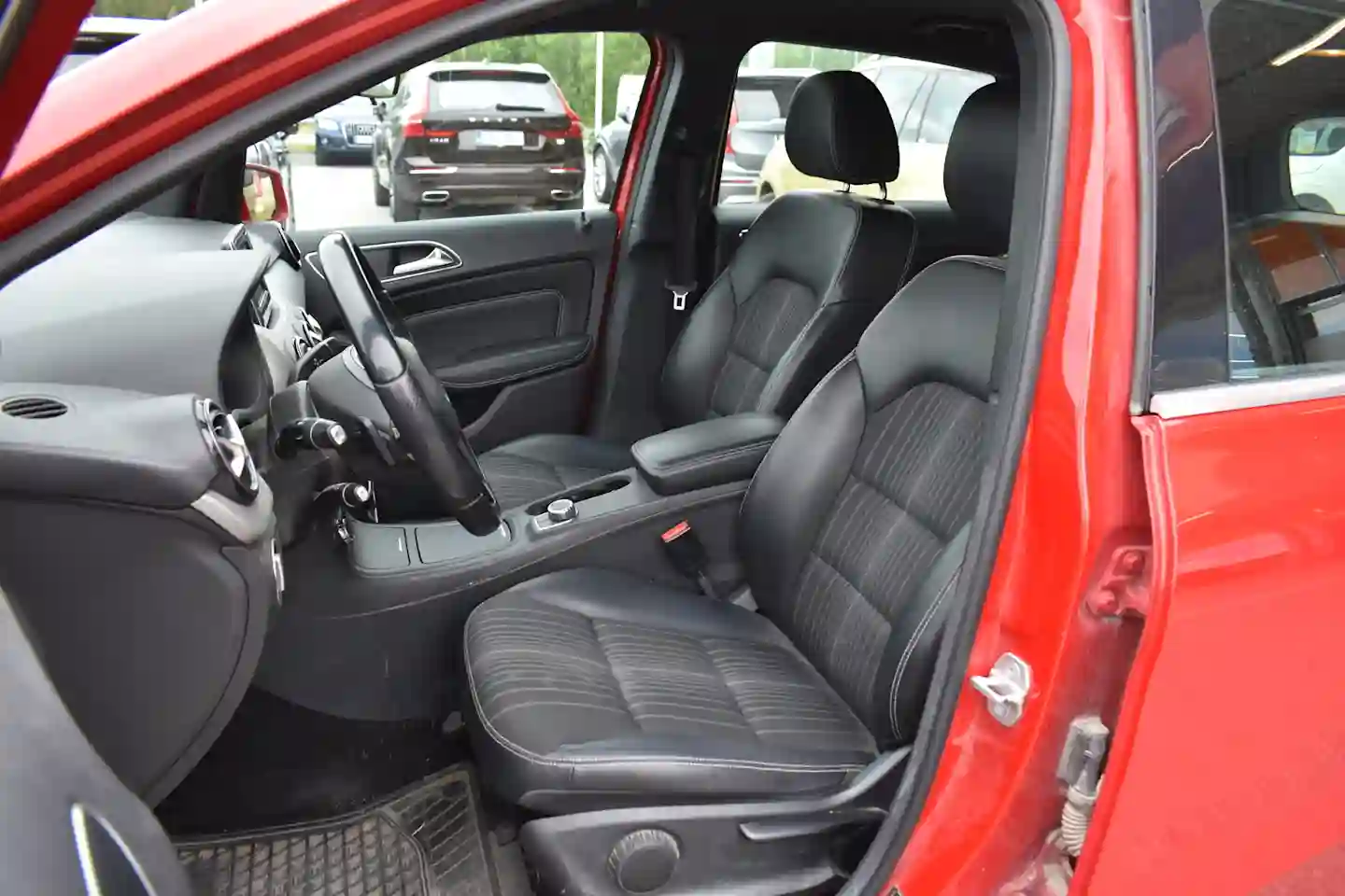 Car Image - 2XCnmGaYiU3Mm8u95nRU7V
