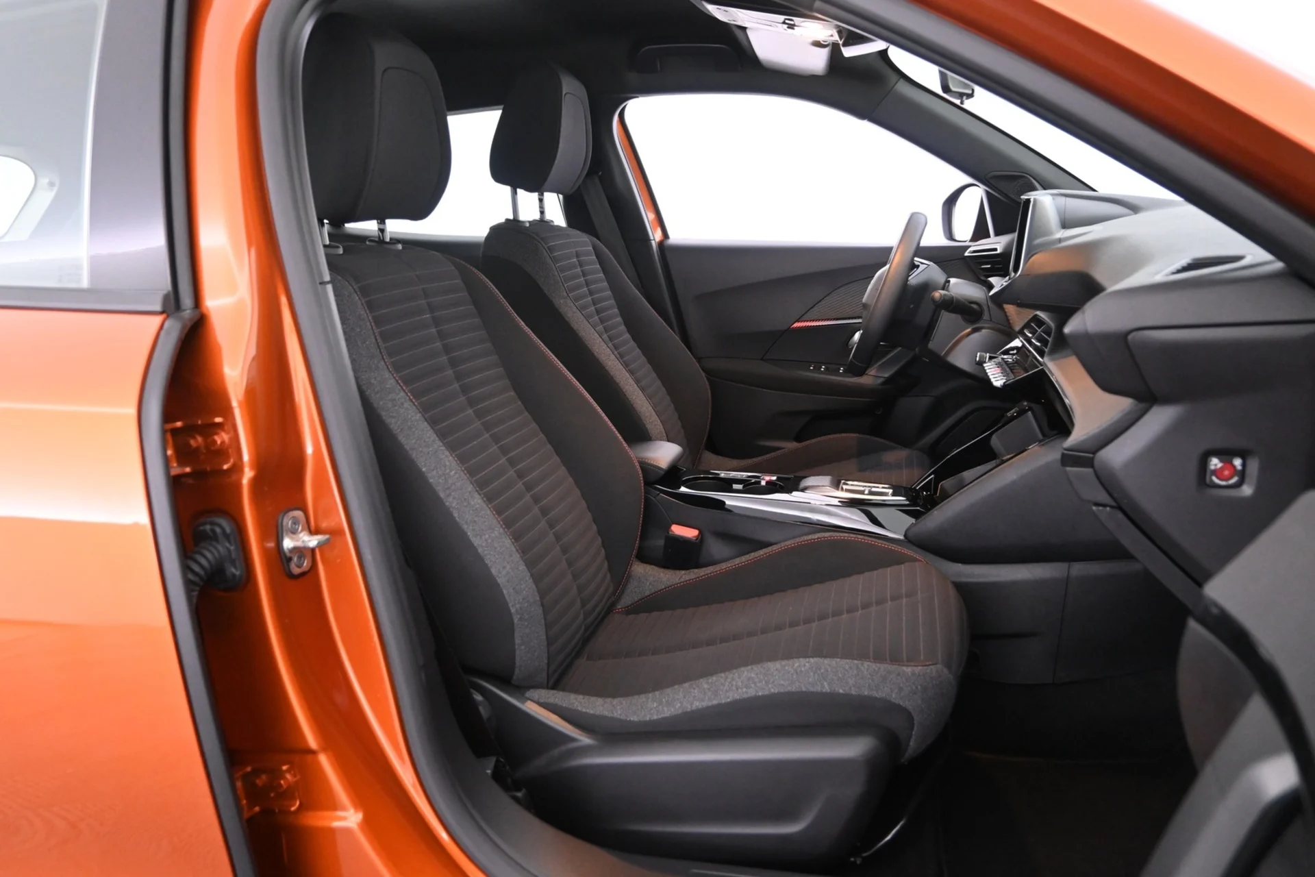 Car Image - C3cFoWB1rRerDy2MtCbPD