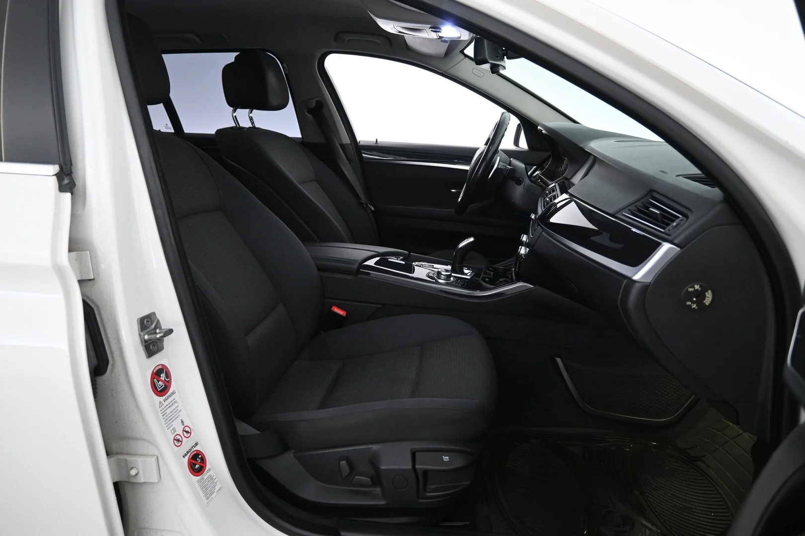 Car Image - 2Nxu3iKaGWjr40NLxiM6di