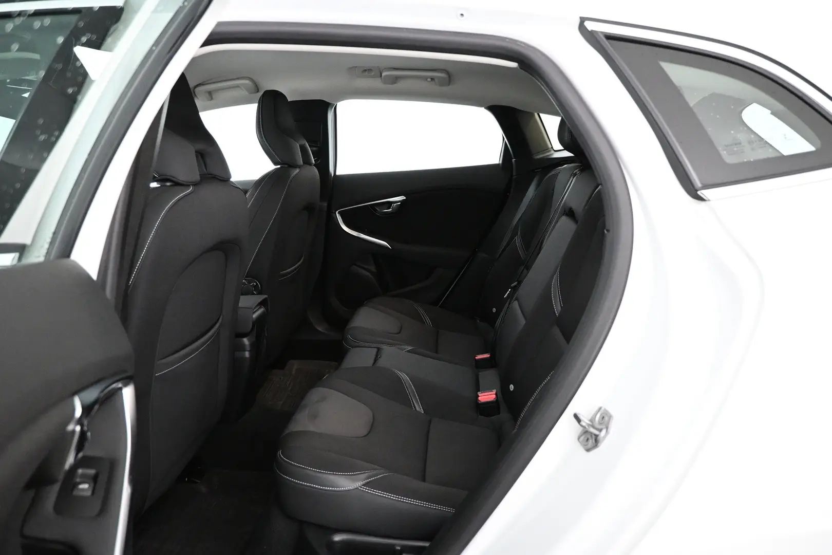 Car Image - 4hMAA9BLCm6r8kfdQhMHx2