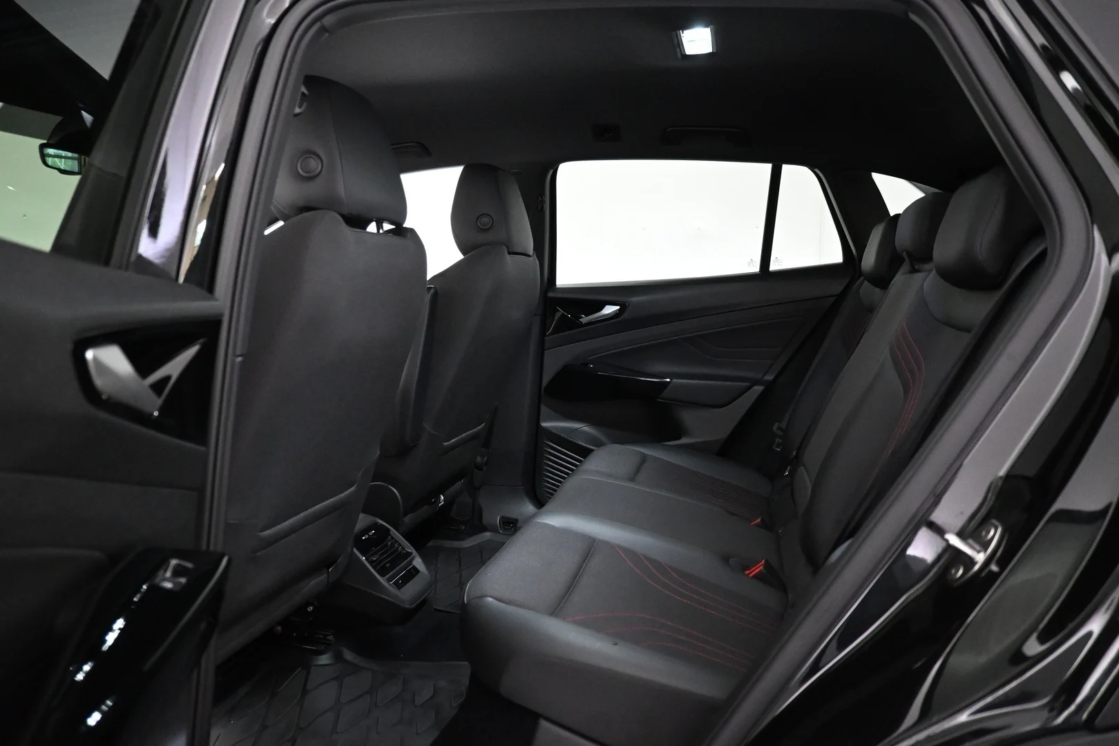 Car Image - 2a7MgY2azEAC1p4qhO2LRe