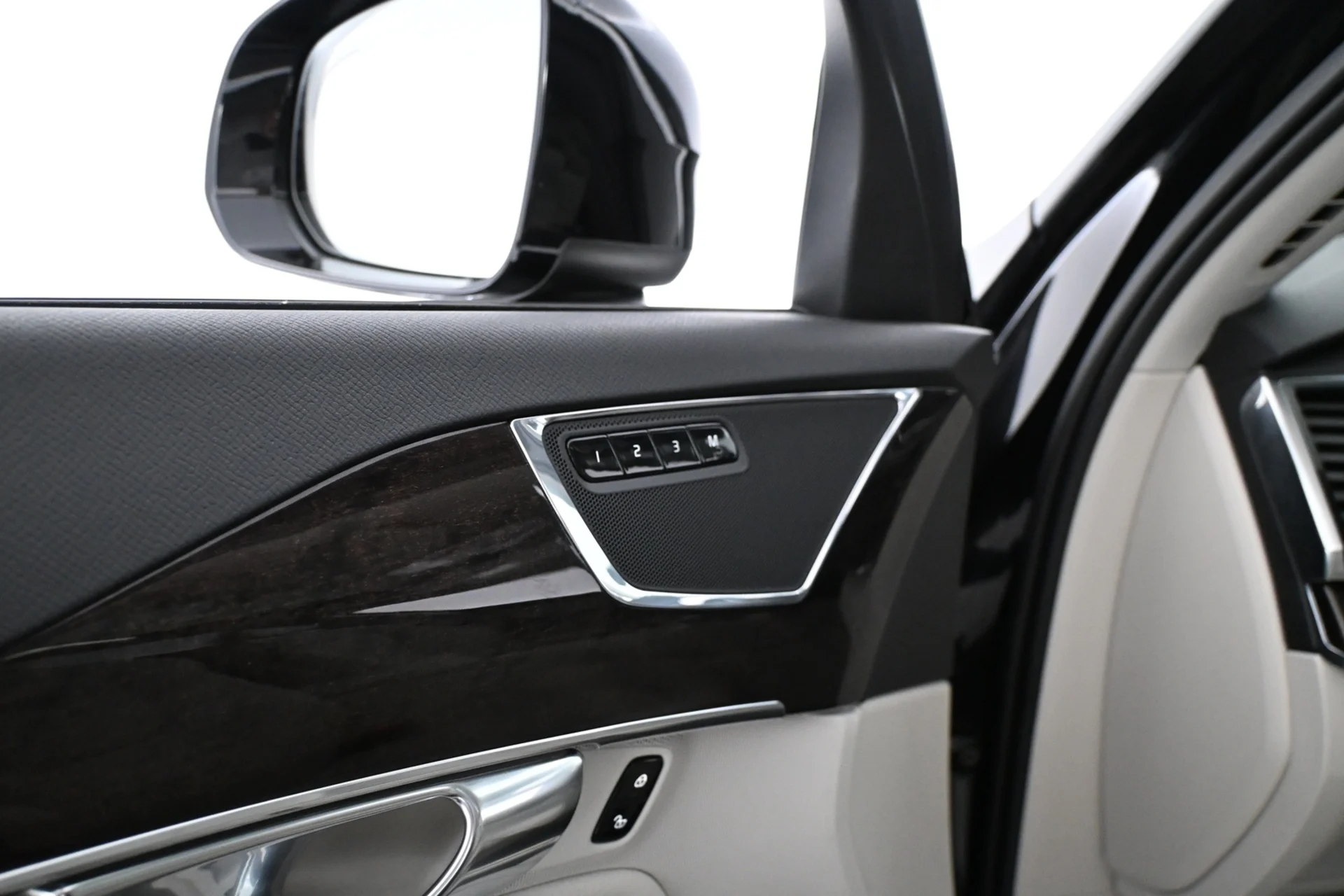 Car Image - 4MWaPqhFqCEXgivToA7tHR