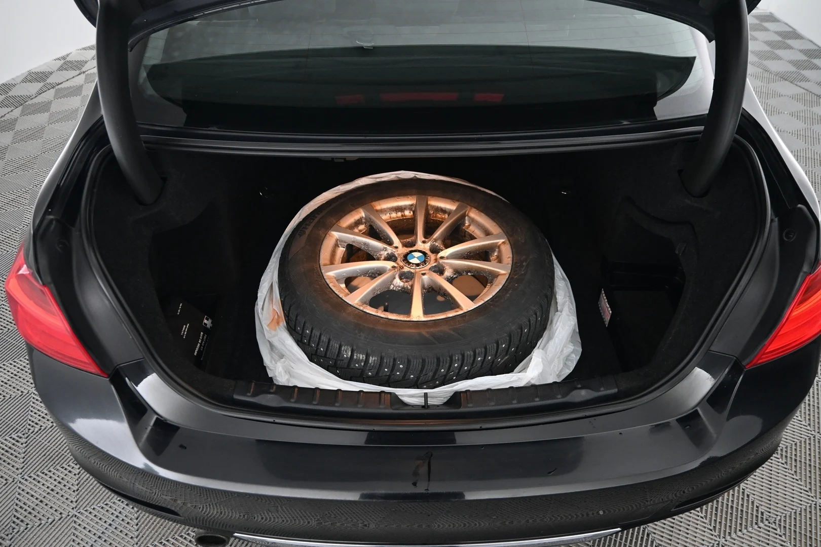 Car Image - 6SDUT057gFb0BZ87TDoBPO