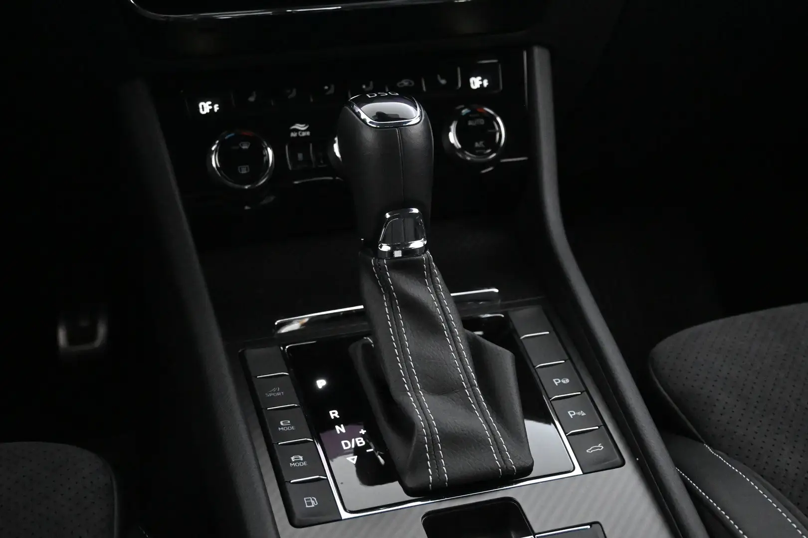 Car Image - 6VsNeLLzfiC2JWBE8ZBwHG