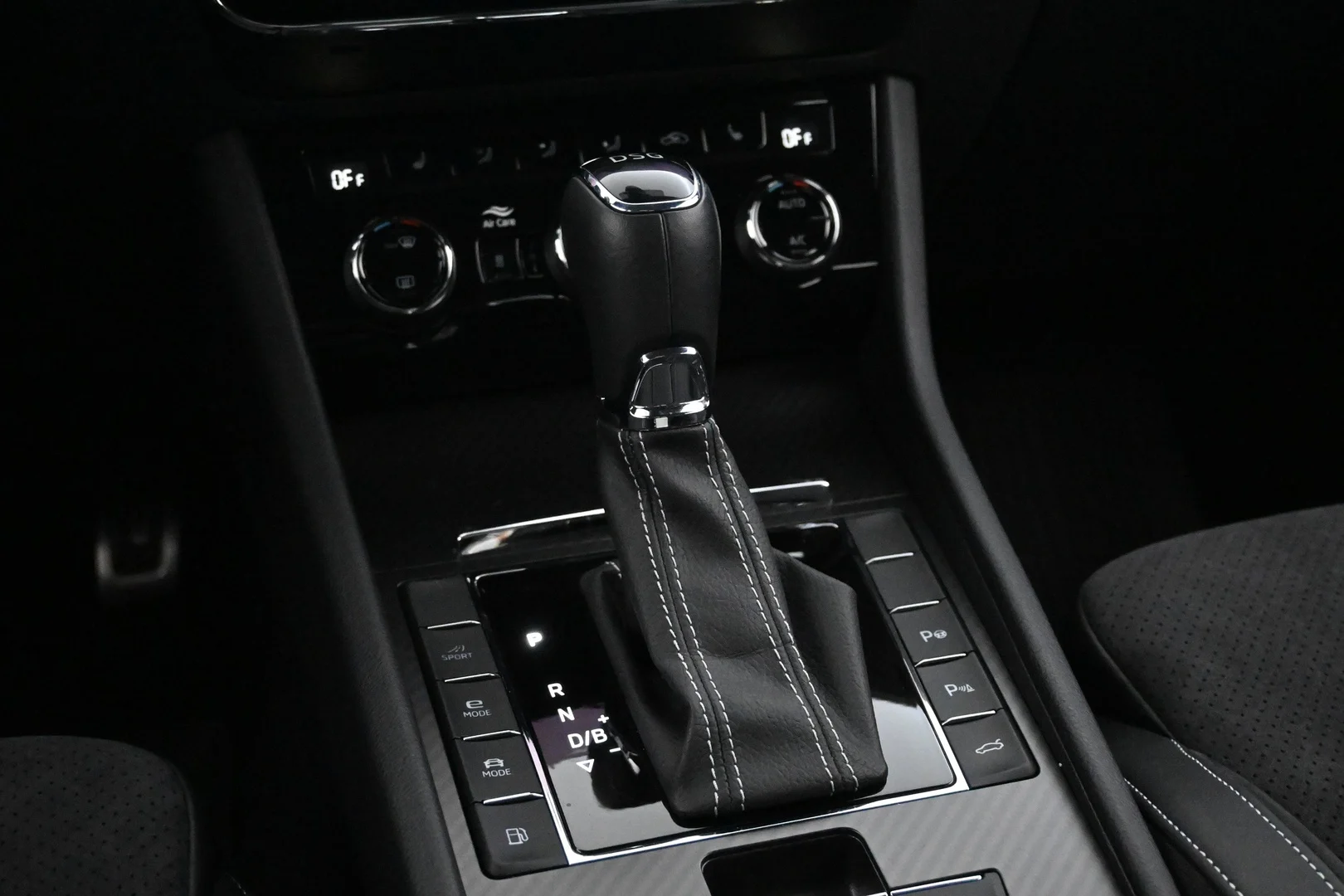 Car Image - 6VsNeLLzfiC2JWBE8ZBwHG