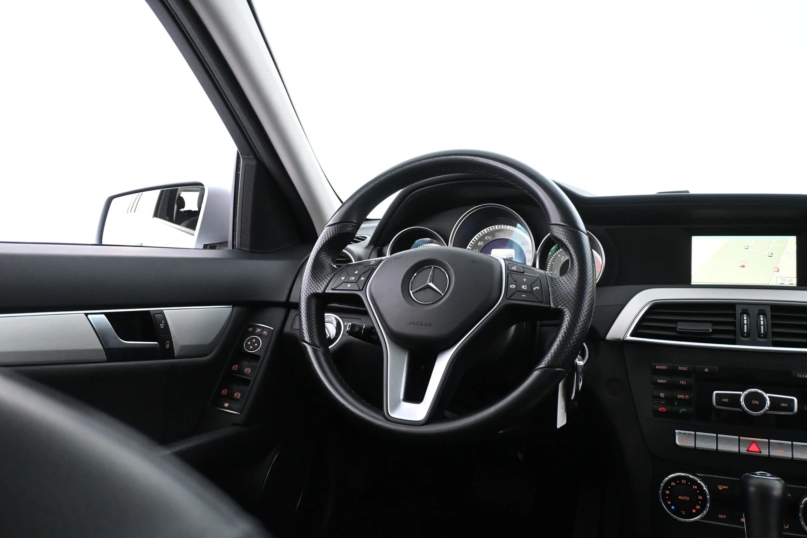 Car Image - 4mbSbRd3Mzj0tJffv3UY44