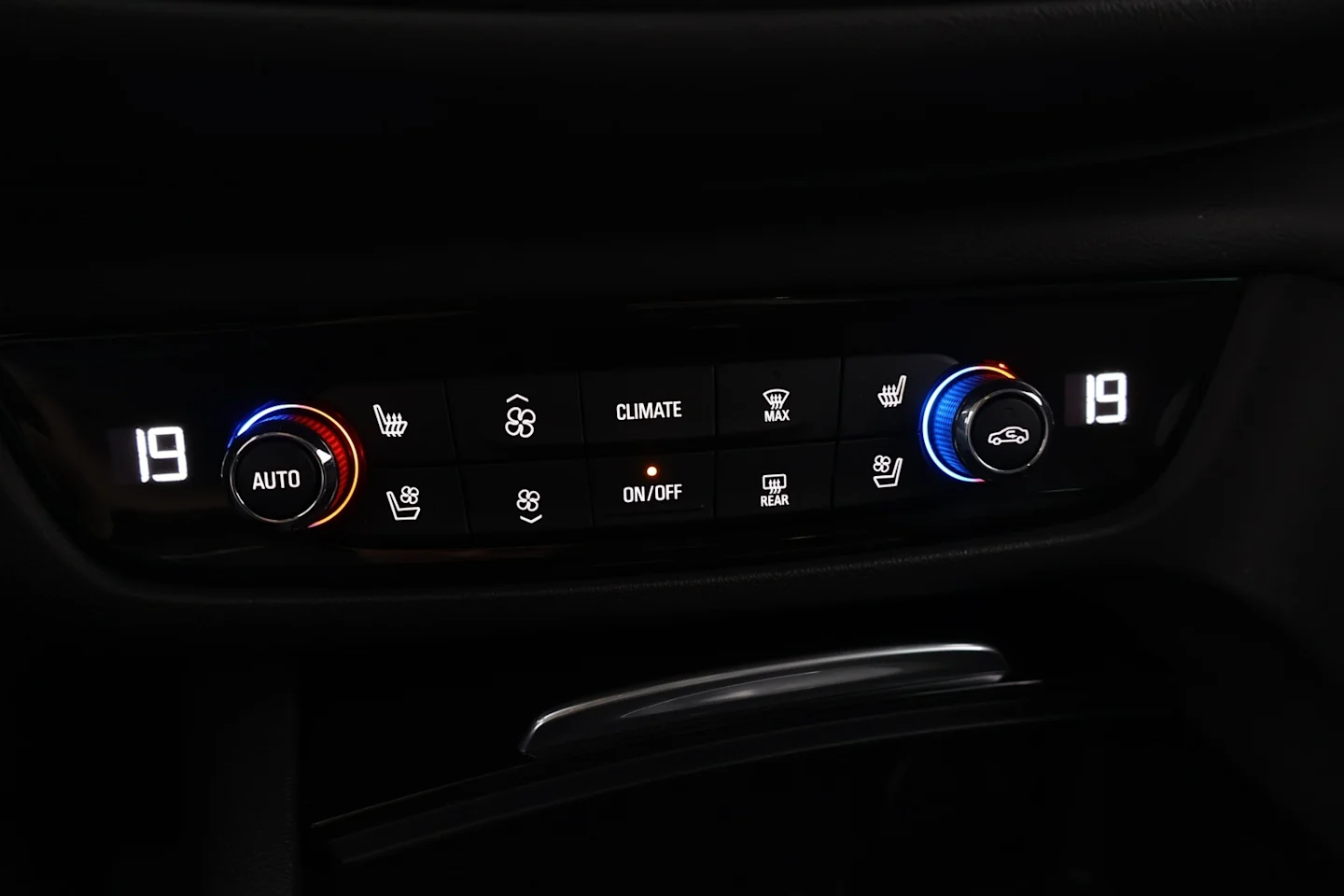 Car Image - 33SzX4x8d4EcSCVxbxnzdo