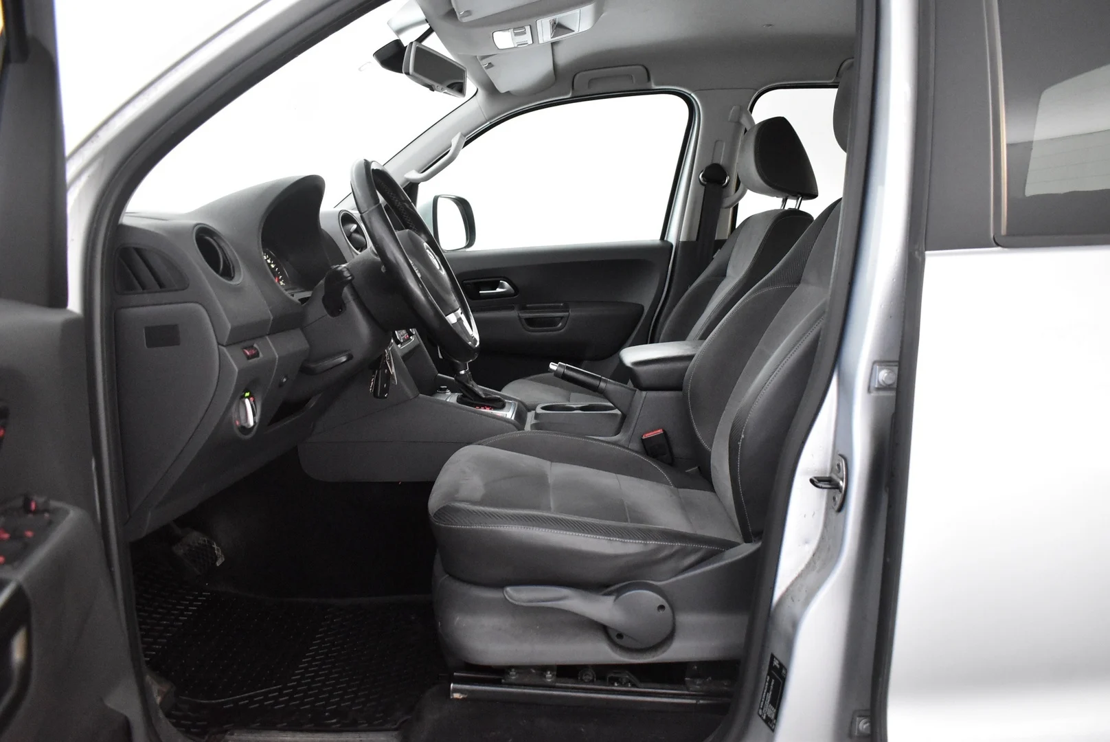 Car Image - 6QToImccpiL7ewhNyuqFxJ