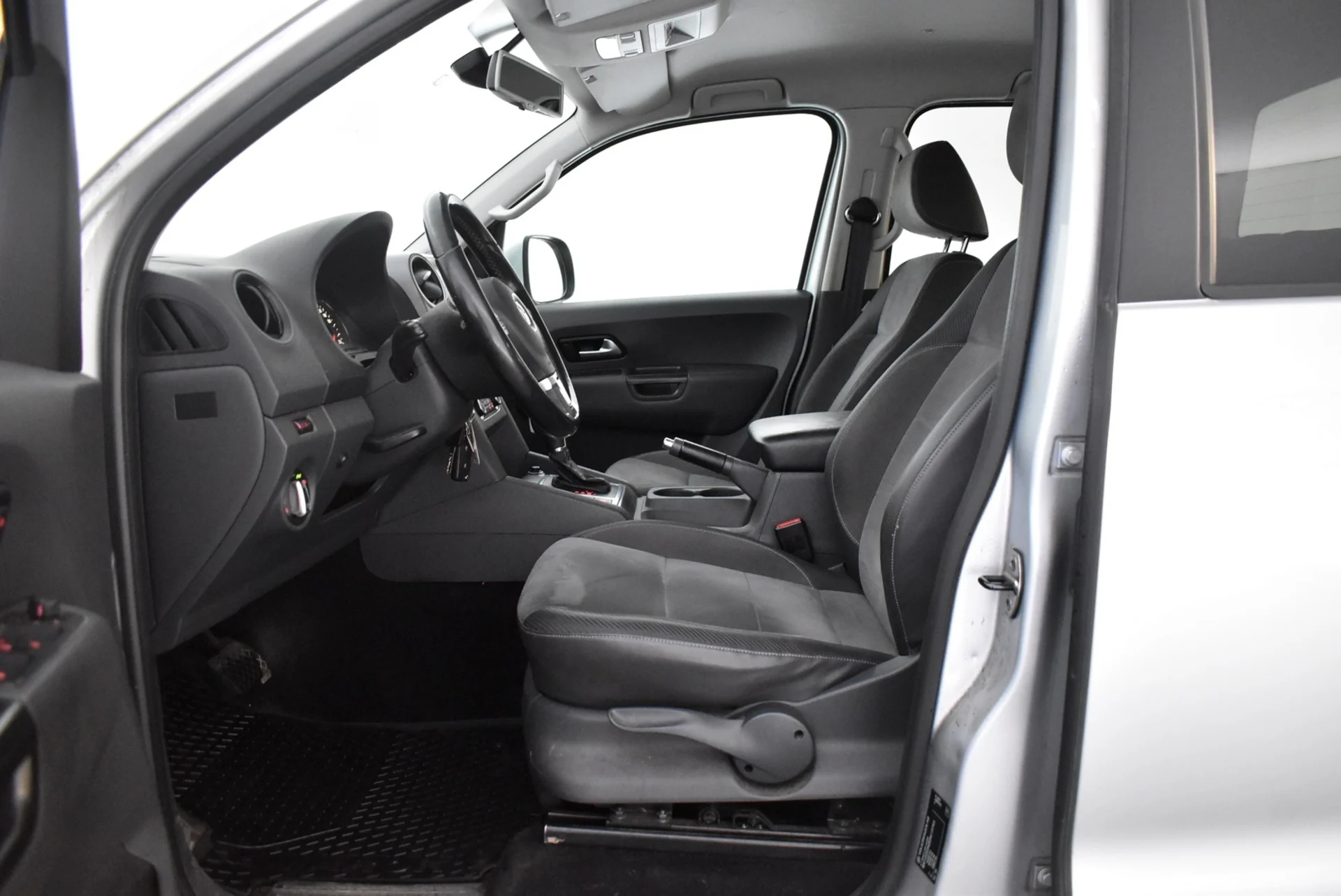 Car Image - 6QToImccpiL7ewhNyuqFxJ