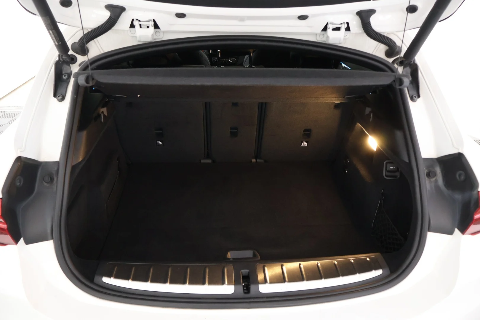 Car Image - 1v35O8j8XNIqpy3MDoNd6E