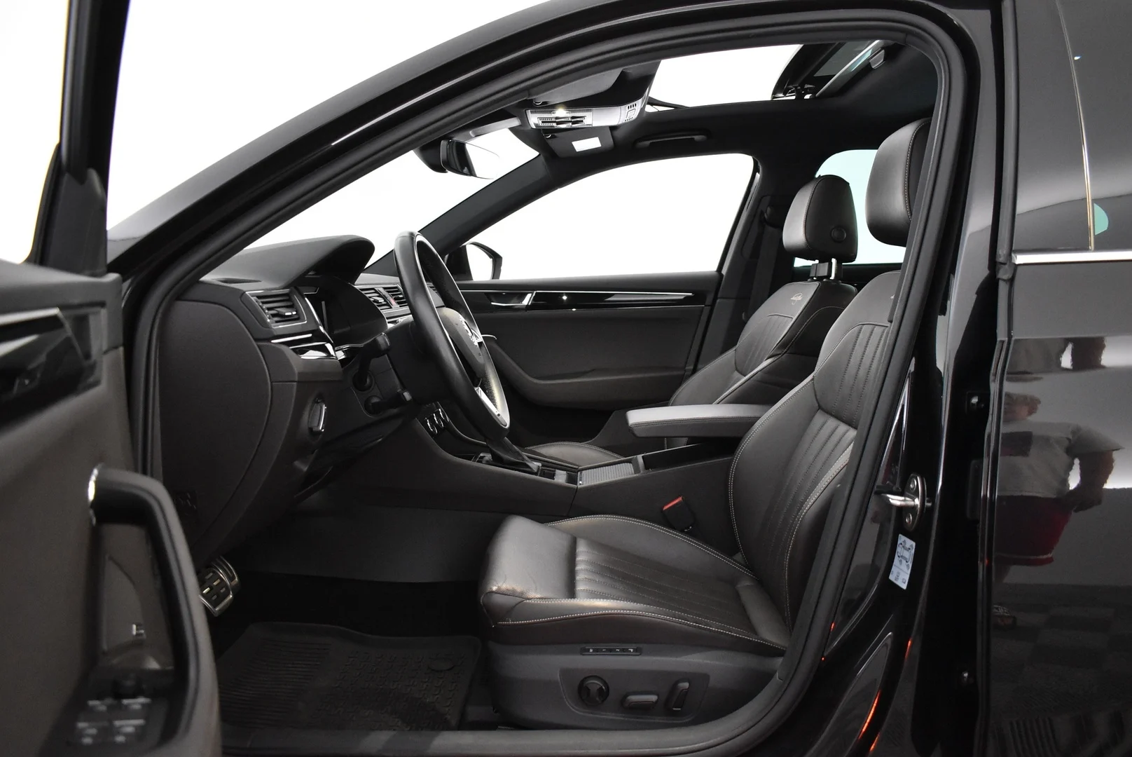 Car Image - 13w25zp9MWms980aX5wsN7