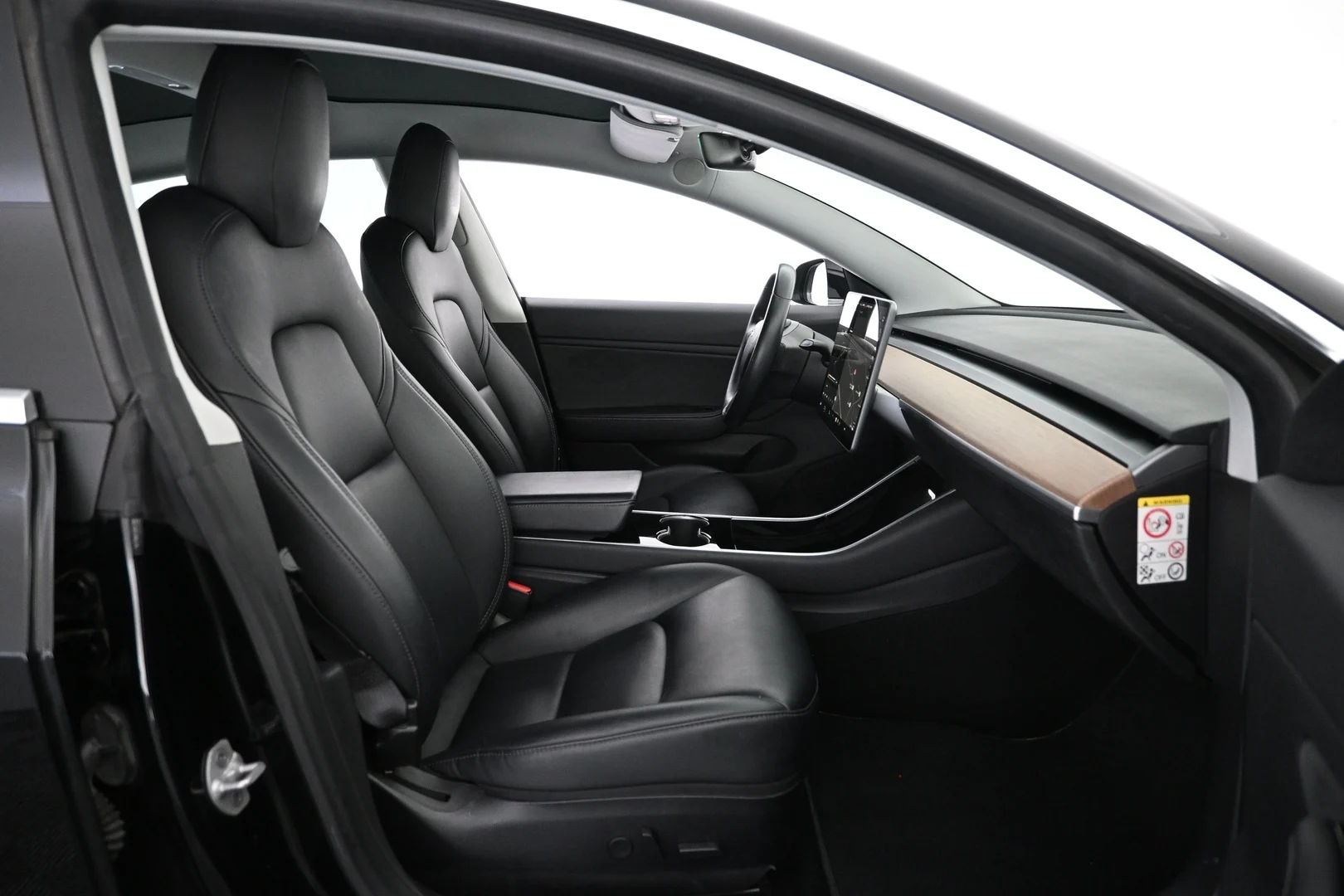 Car Image - 4xH3UEEFbiyShmF2sI12MD