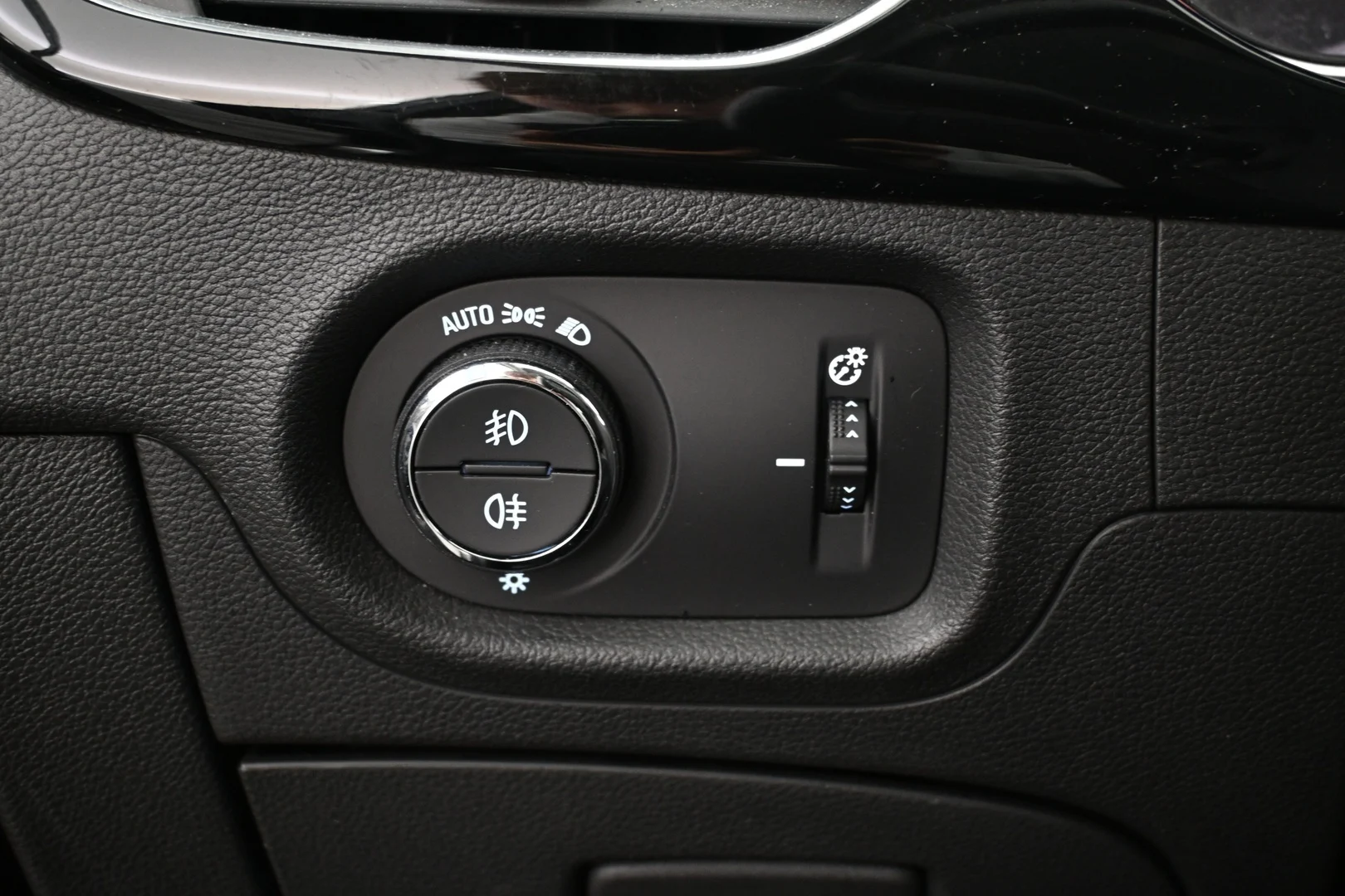Car Image - 4NbM6RatOv9nRi6ngyDdSm