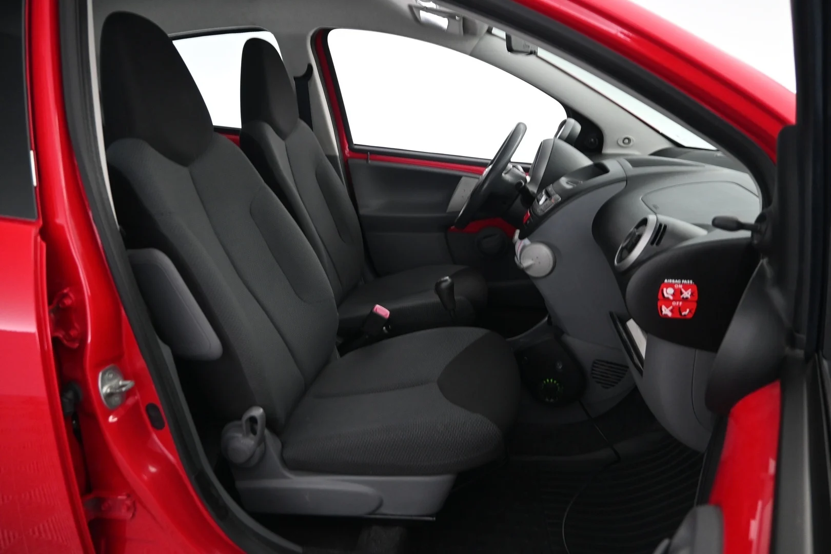 Car Image - 353TQYMRql9byLrccFGF0t