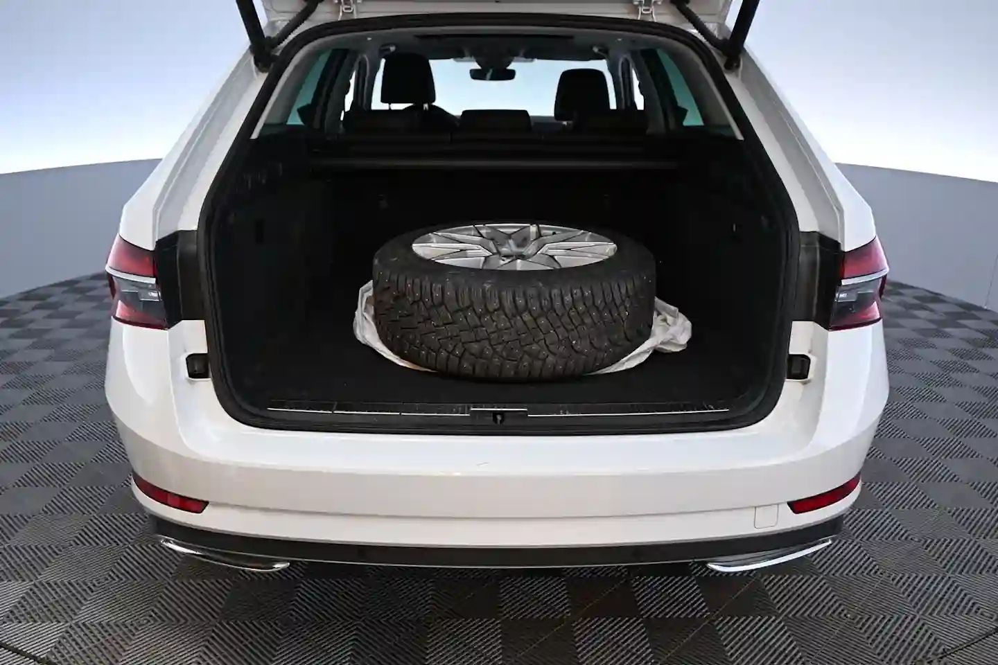 Car Image - 6526zPhxvwdL91ioJmGMSu