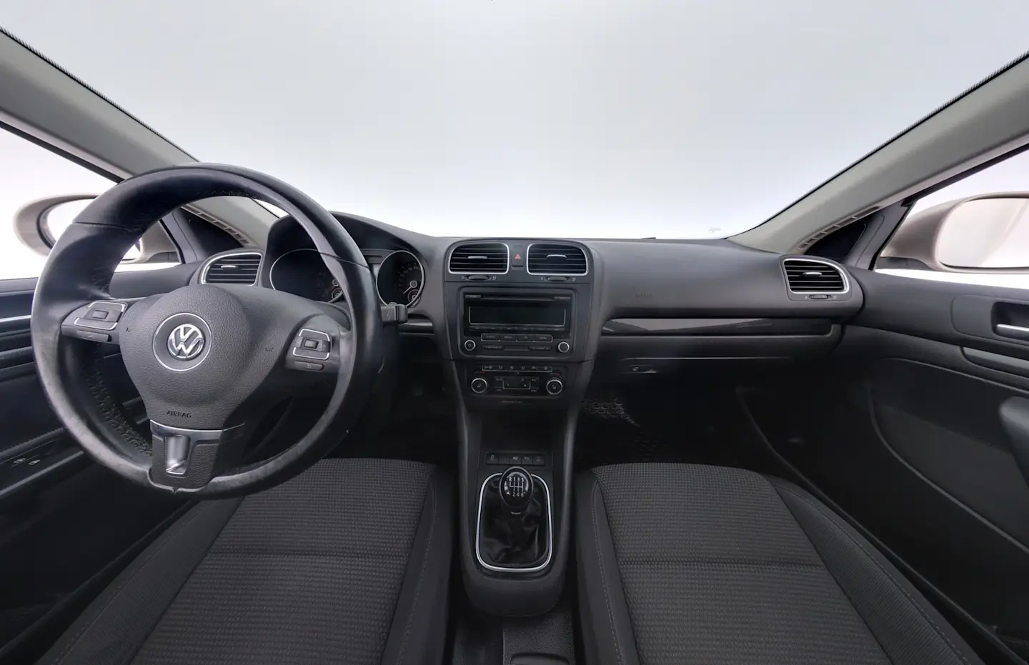 Car Image - HPLOmBcVImYhiydXpxRS5