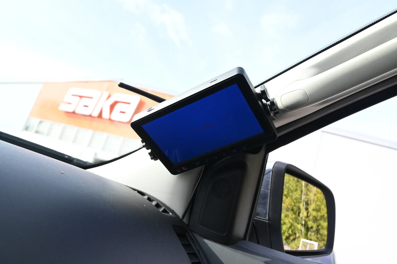 Car Image - 1S1YV34R5Fo63omzLqSFKZ