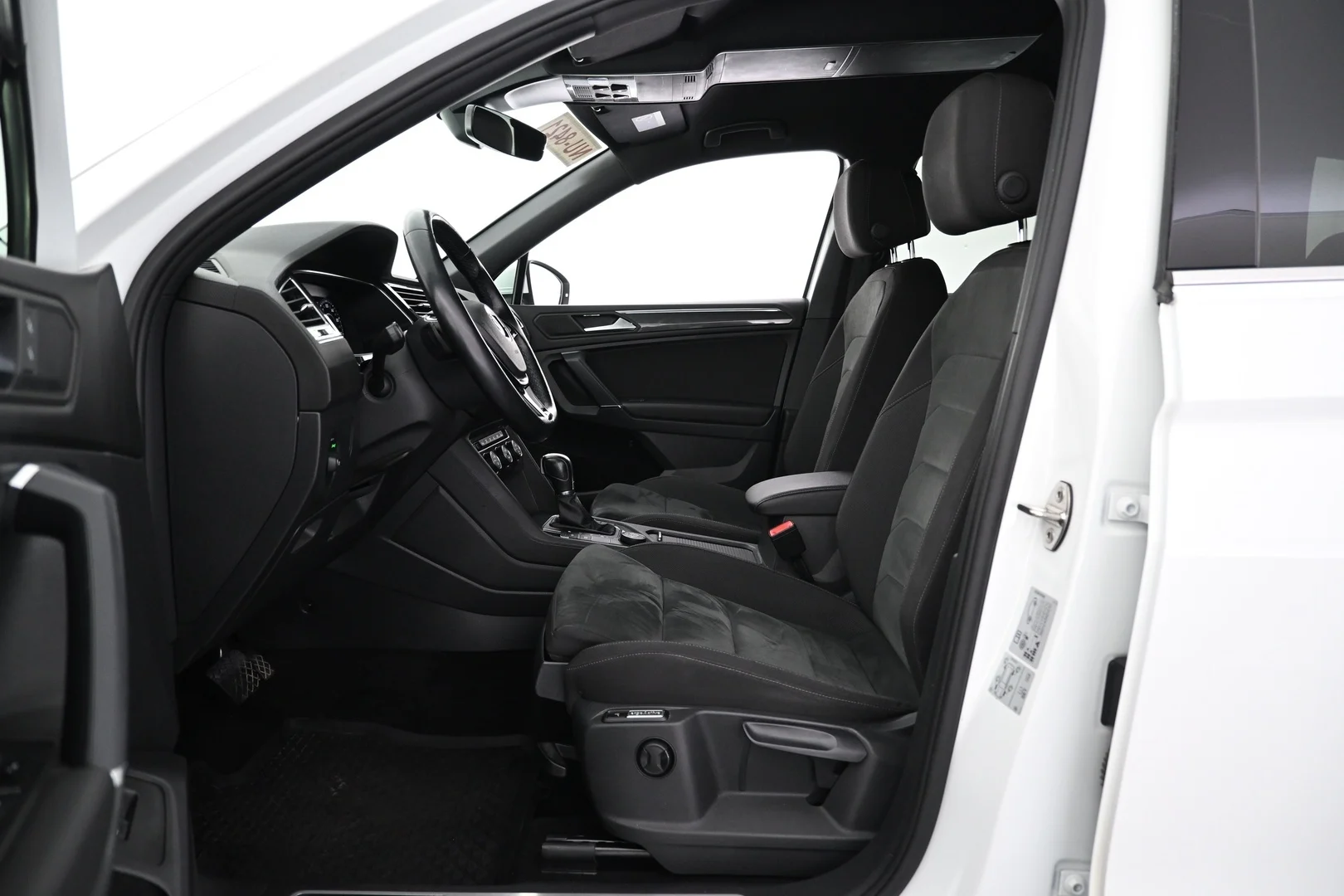 Car Image - 5c9vlWUNsqZvrsiSQ7G3Yj