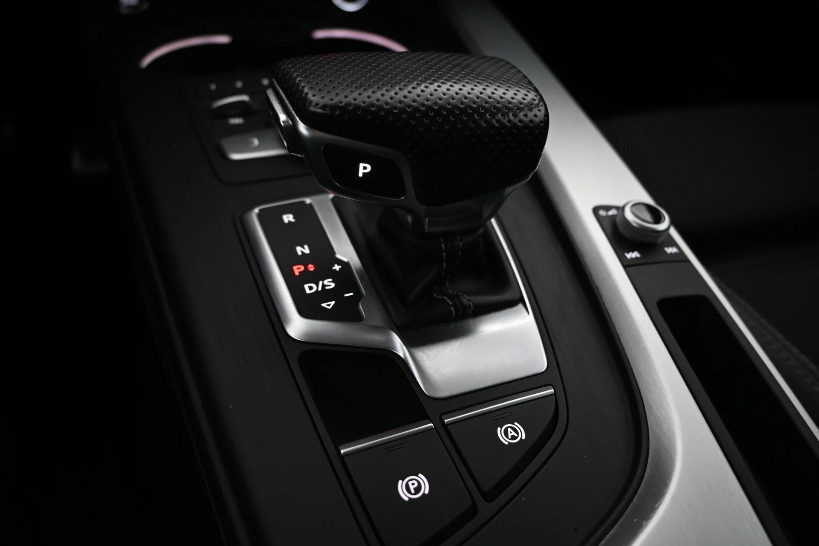 Car Image - 72StOPJf03eadYFa2x61jJ