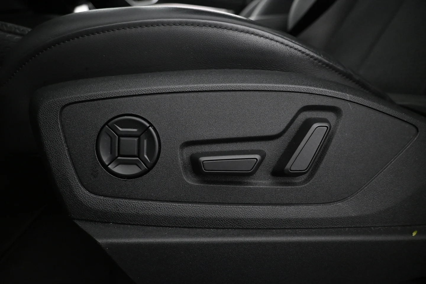 Car Image - 1GyNuTq3Dzl5utxZIqqOyl